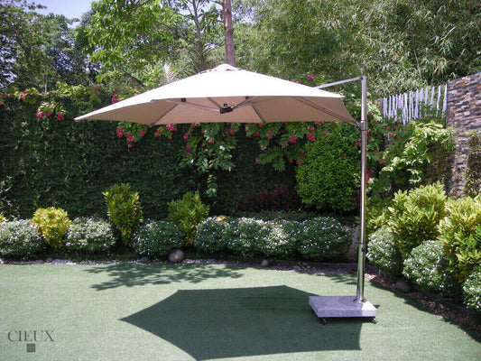 Parasol déporté d'extérieur Marseille avec socle en marbre sur roulettes